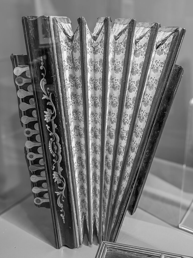 Ein Akkordeon aus der Zeit, in der Paolo Soprani in den Akkordeonbau eingestiegen ist.