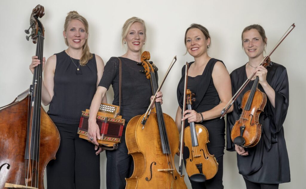 «Eiger Mönch & UrSchwyz»: Evelyn Brunner, Kristina Brunner, Maria Gehrig, Hanna Landolt.