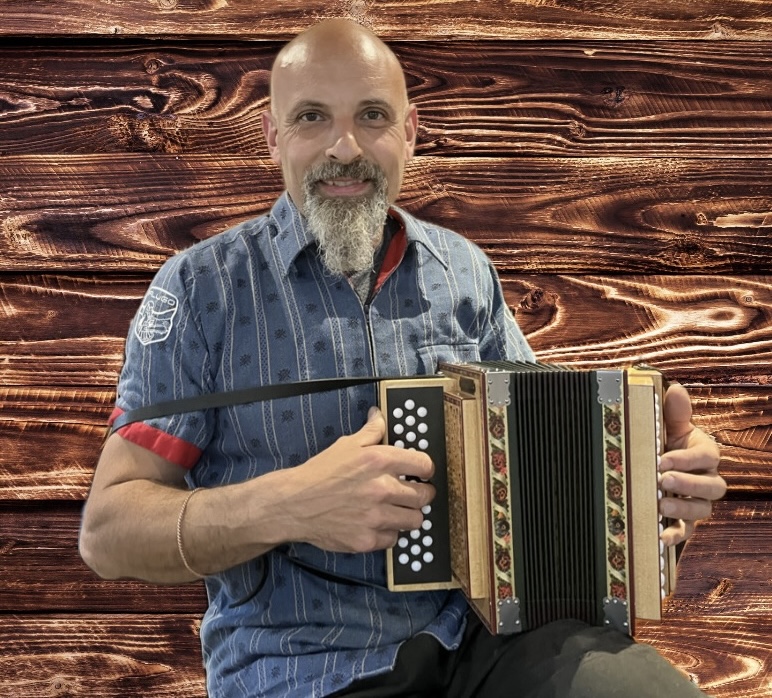 Toni Flückiger – Flugo. Baut Schwyzerörgelis der Meisterklasse.